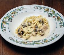 Феттуччине с кроликом и грибами