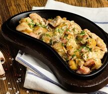 Сковородка с курицей сливочная