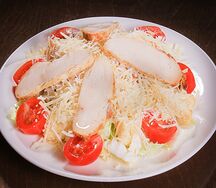 Салат Цезарь с курицей