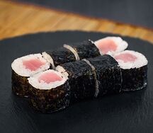 Ролл с тунцом