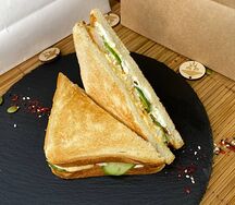 Сэндвич с копчёным цыплёнком 2шт