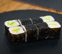 Ролл с авокадо