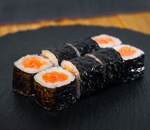 Ролл с лососем