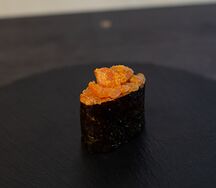 Гункан Спайси лосось