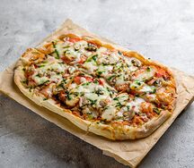 Пицца с курицей и грибами