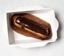 Эклер шоколадный