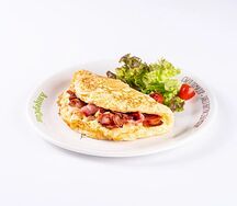 Омлет с крем-чизом, беконом и зеленым салатом