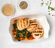 Котлеты из индейки с овощами гриль и грибным соусом