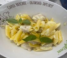 Безглютеновые пенне с фрикадельками из индейки