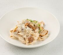 Феттучини с сезоными грибами и грибным соусом