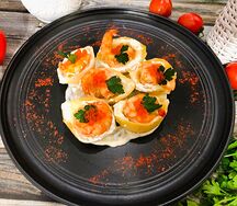 Конкильони с маскарпоне с тигровыми целыми креветками 