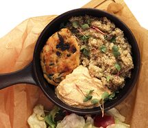 Рыбная котлета с киноа и соусом том ям