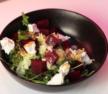 Салат с печеной свеклой и брынзой