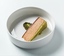 Чизкейк шоколадный с фундуком и мятой