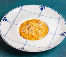 Ризотто с креветками, сливочным биском и грана падано