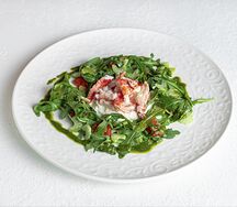 Салат с крабом и сыром страчателла