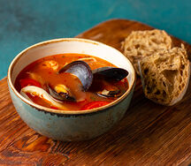 Средиземноморский томатный суп с морепродуктами