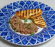 Тартар из говядины с черным трюфелем