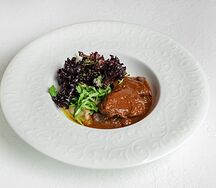 Говяжьи щеки с пюре из каштанов 