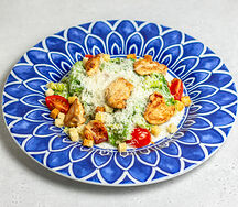 Цезарь c нежным куриным филе