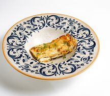 Лазанья с подкопченной форелью, шпинатом и сливочным соусом