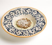 Томленая баранина с мятым зелёным горошком 