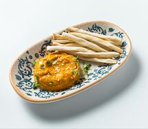 Хумус с печеным перцем и домашними гриссини