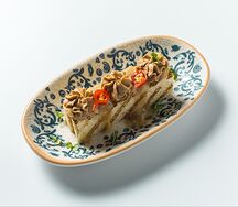 Паштет из печени цыпленка на бриоши с соусом мостарда