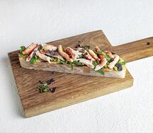 Брускетта с крабом и соусом гуакамоле