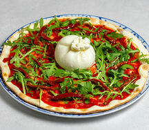 Буррата и вяленые томаты