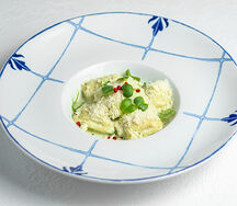 Равиоли с пармезаном и шпинатом в соусе сливочное песто