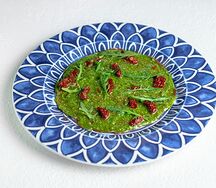 Карпаччо из говядины с соусом песто и вялеными томатами