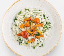 Салат из капусты с маринованными опятами
