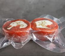 Рулетики из филе нерки с творожным сыром и оливками