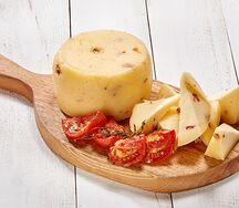 Качотта с вялеными томатами