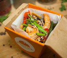 Лапша удон с кальмаром и креветками