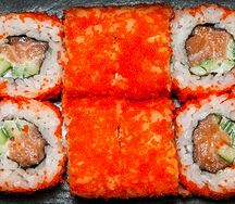 Ролл Калифорния с лососем