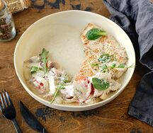 Куриная грудка в сливочном соусе с томатами и грибами