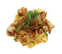 Феттуччине с креветками в томатном соусе