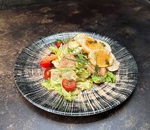 Салат Цезарь с креветками