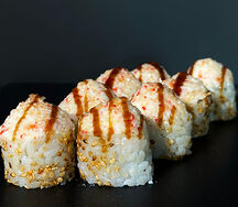 Ролл запеченный с лососем, крабом и креветкой