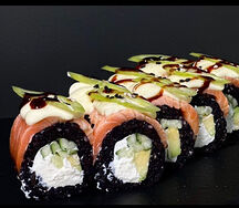 Филадельфия с лососем и трюфельным соусом