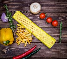 Шаурма на сырном лаваше с курицей