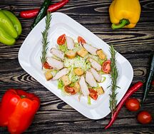 Салат Цезарь с курицей