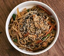 Вок с курицей