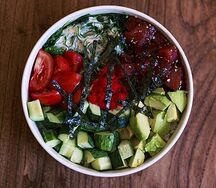 Поке с маринованым тунцом