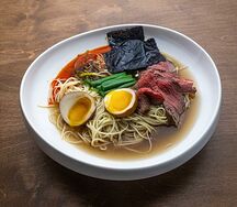 Рамен с ростбифом