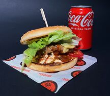 Бургер Егерь и Coca-Cola