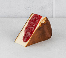 Чизкейк Сан-Себастьян с клубникой