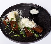 Гренки бородинские с укропным соусом